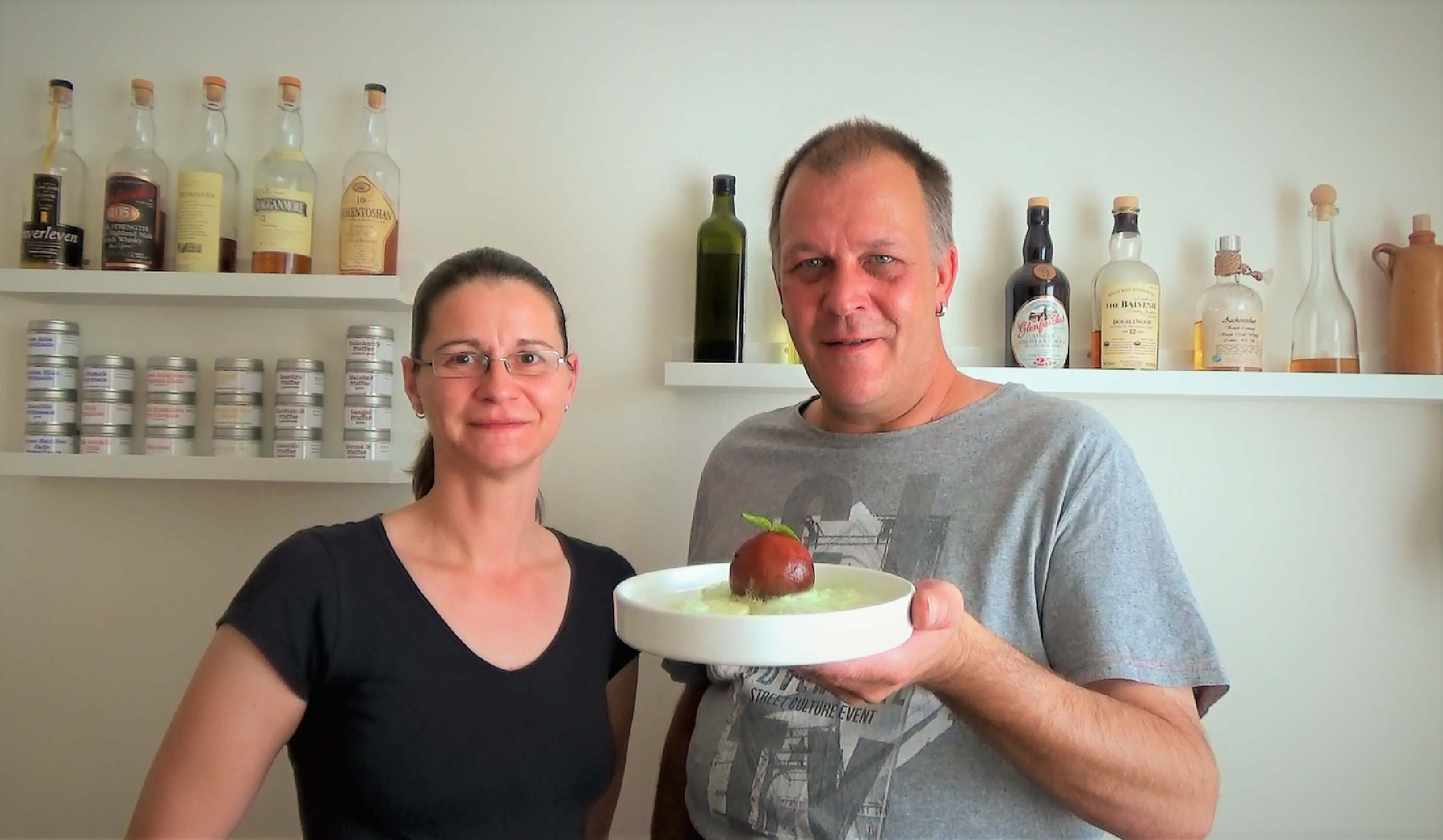 Menschen am Grill: Petra und Markus Muster Vorschau