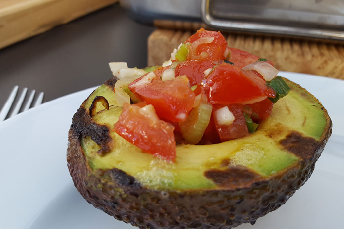 Gegrillte Avocado mit Tomatensalsa Vorschaubild